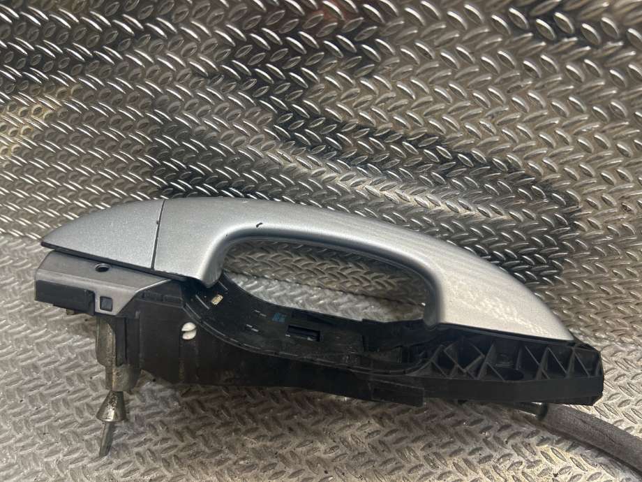 Dørhåndtak utv venstre foran til VW Golf VI 2008-2012  (VOLKSWAGEN|5N0837885H|1K8 837 205 F|)