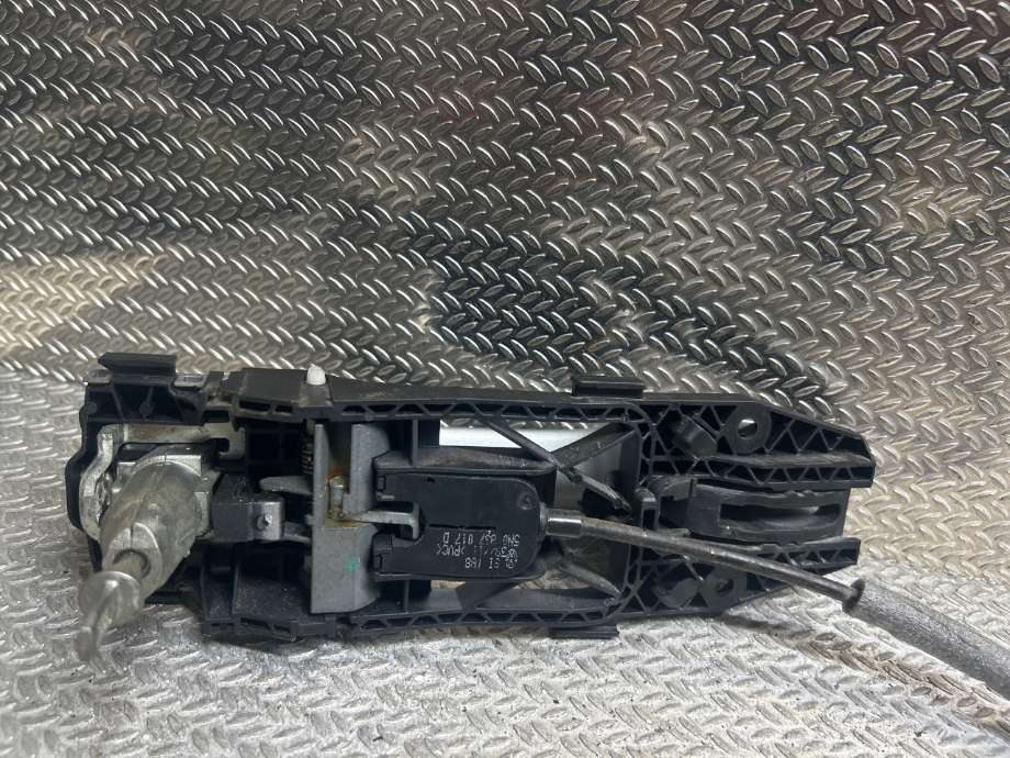Dørhåndtak utv venstre foran til VW Golf VI 2008-2012  (VOLKSWAGEN|5N0837885H|1K8 837 205 F|)
