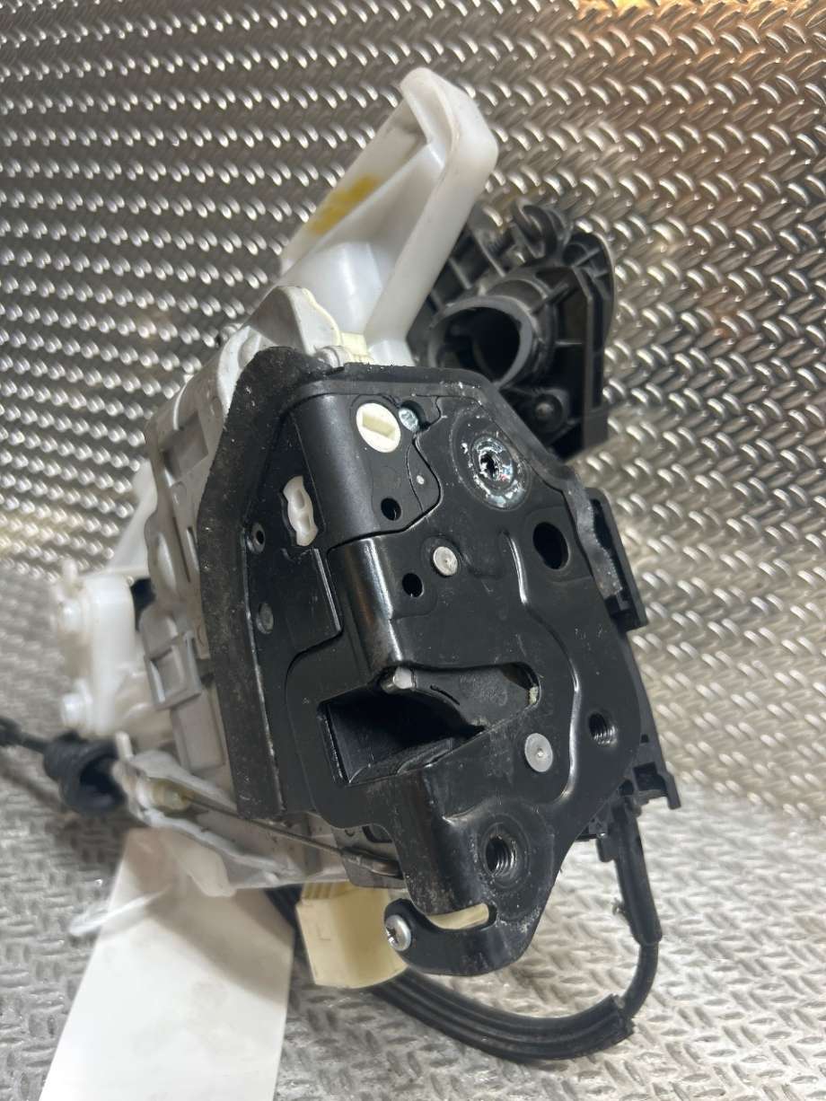 Låsekasse høyre til VW Passat 2005-2010 (B6) (B6) (VOLKSWAGEN|3C1837016A|3C1 837 016 A|3C1 837 016A)