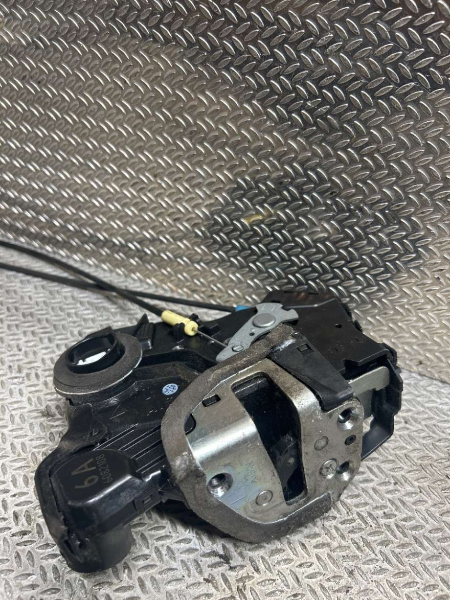 Låsekasse venstre til Toyota RAV4 2006-2009 (Type III, Fase 1) (TOYOTA|6904042241|6904042240|)