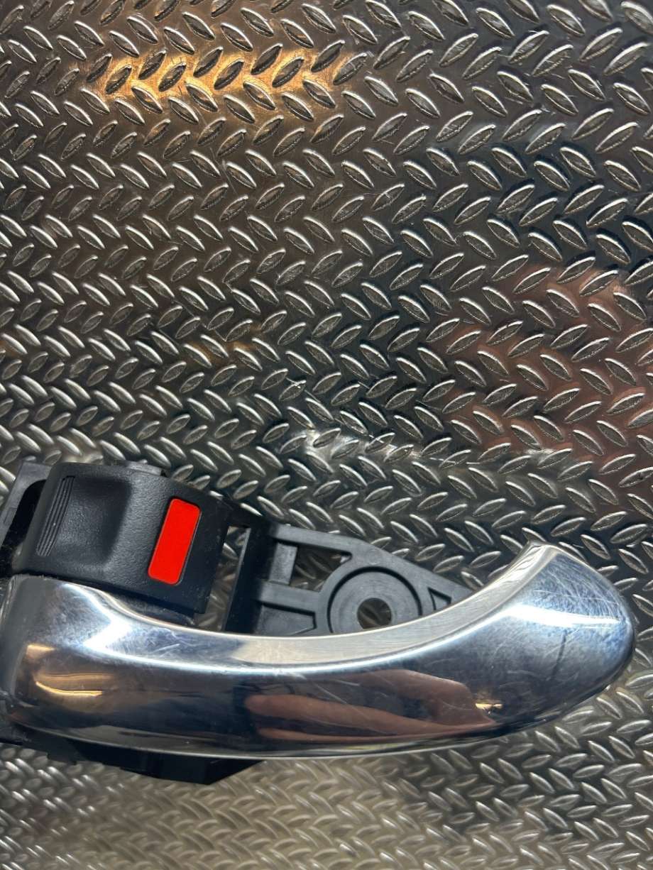 Dørhåndtak inv venst foran til Toyota RAV4 2006-2009 (Type III, Fase 1) (TOYOTA|6920633100B0|)