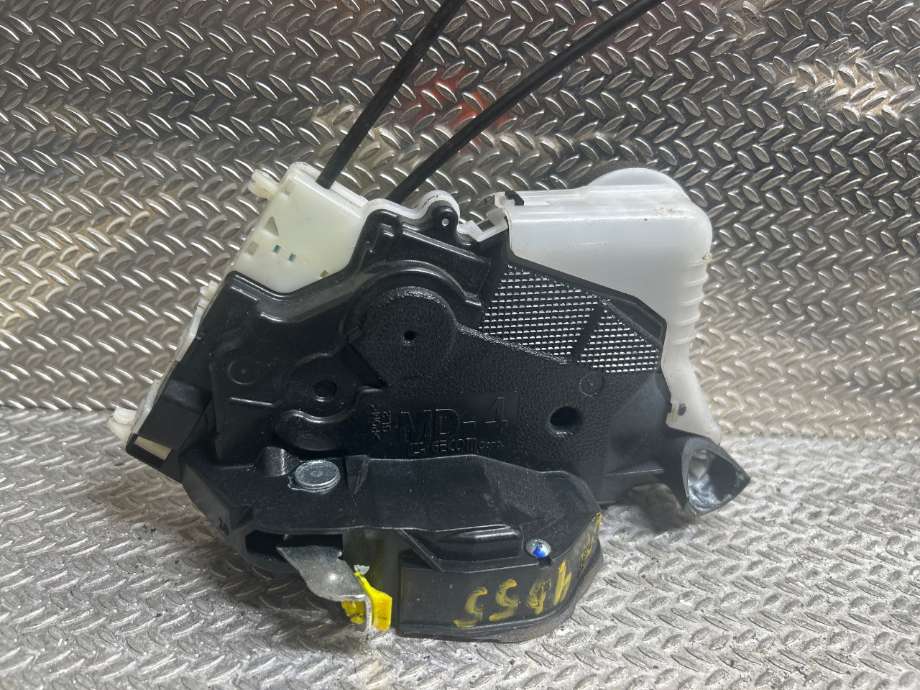 Låsekasse høyre til Toyota Yaris, 2012-2014 (Type III, Fase 1) (TOYOTA|690400D140)