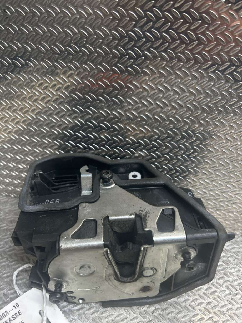 Låsekasse høyre til BMW X3 2003-2006 (Fase 1) (E83) (E83) (BMW|51217202146|51 21 7 202 146|)