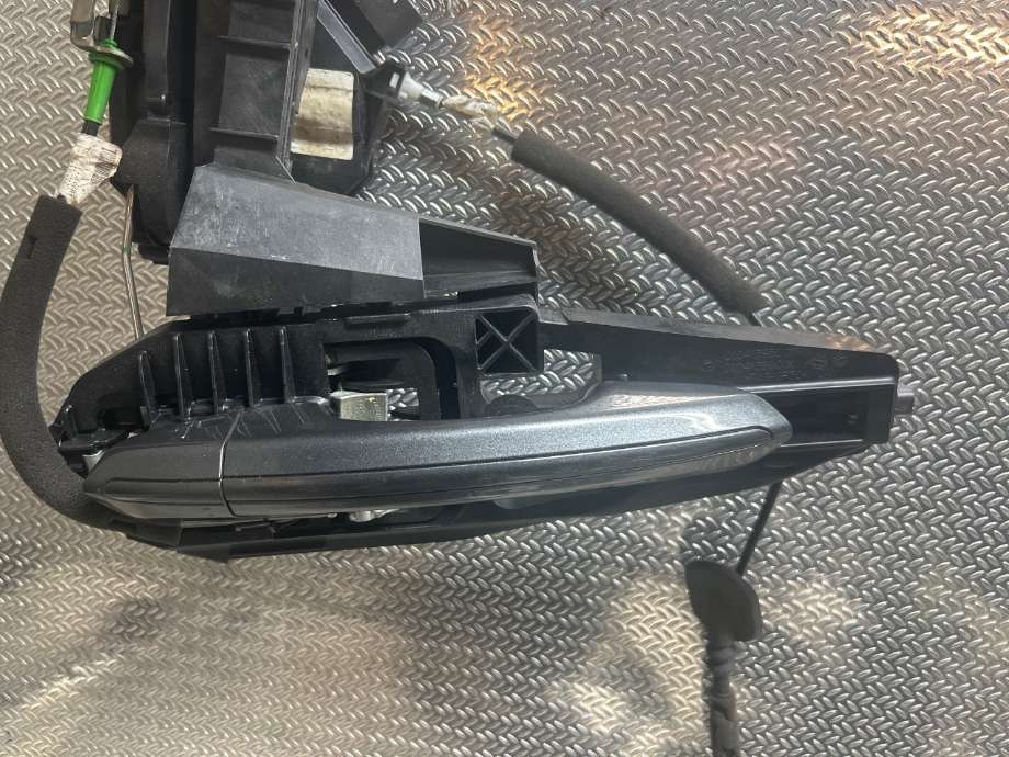 Dørhåndtak utv venstre til Ford Galaxy, 2015-2022 (Type IV)  (FORD|2364703)