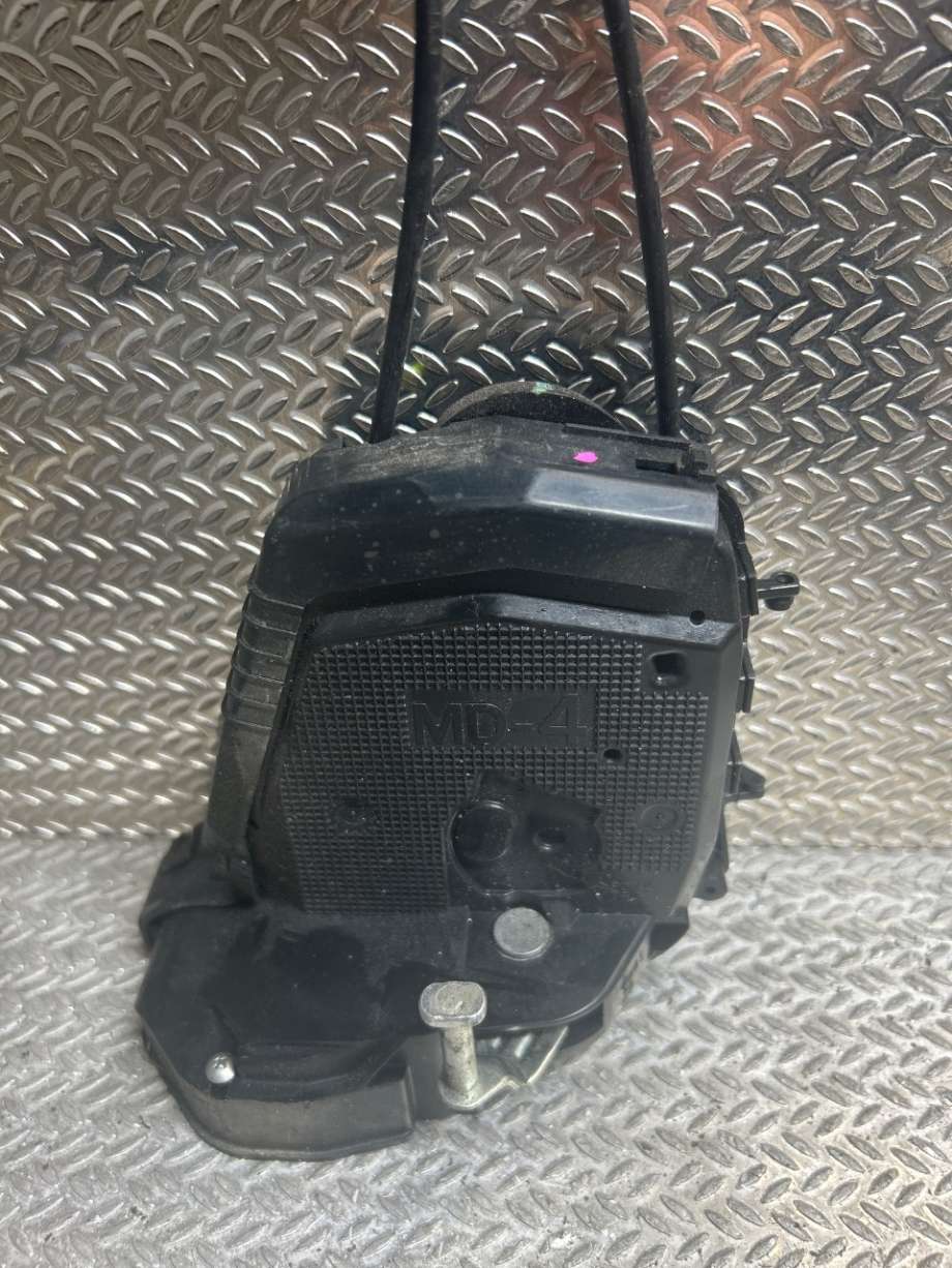 Låsekasse høyre til Toyota Prius, 2004-2009 (Type II) (COMBI) (COMBI) (TOYOTA|6905047041)