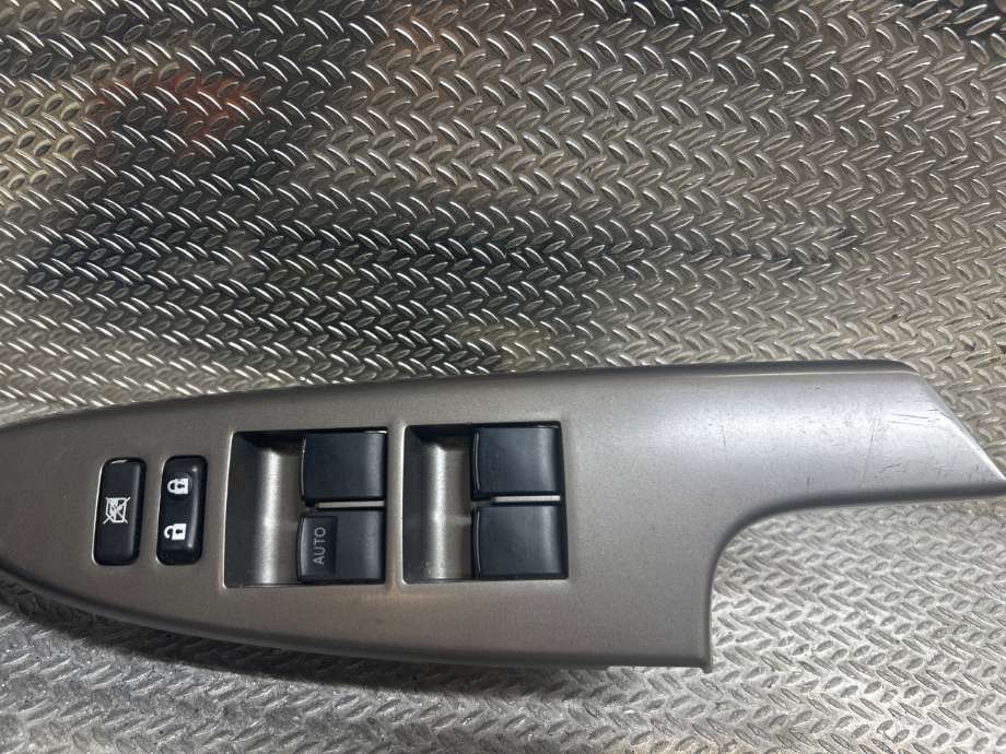 Bryter ruteheis til Toyota Urban Cruiser 2009-2014 (TOYOTA|8482012520|)