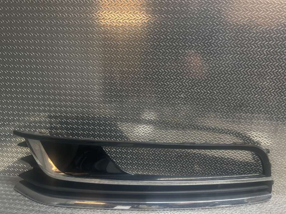 Grill venstre til VW Passat, 2011-2015 (B7) (B7) (VOLKSWAGEN|3AA854661B)