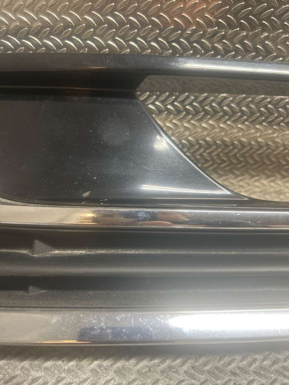 Grill venstre til VW Passat 2011-2015 (B7) (B7) (VOLKSWAGEN|3AA854661B|3AA 854 661 B|)