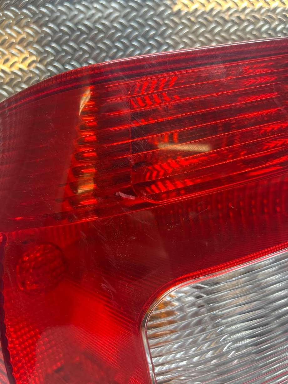 Baklykt venstre til Škoda Yeti 2009-2013 (Fase 1)  (SKODA|5L0945111|5L0 945 111|)