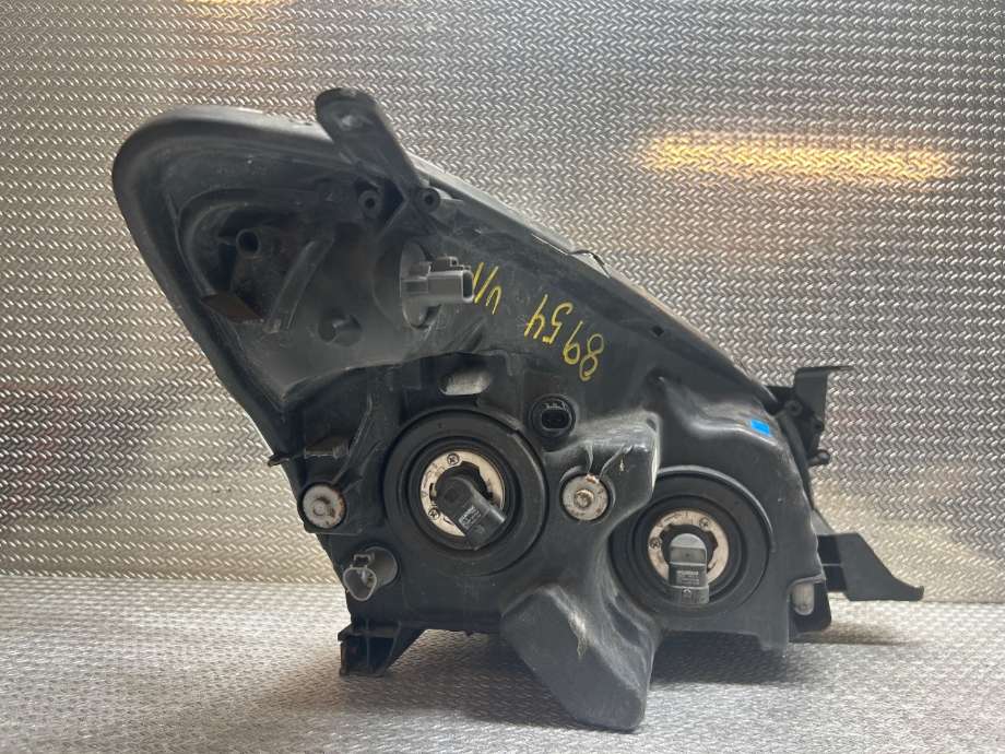 Frontlykt venstre halogen til Toyota Verso 2004-2009 (Type II) (TOYOTA|811700F060|)