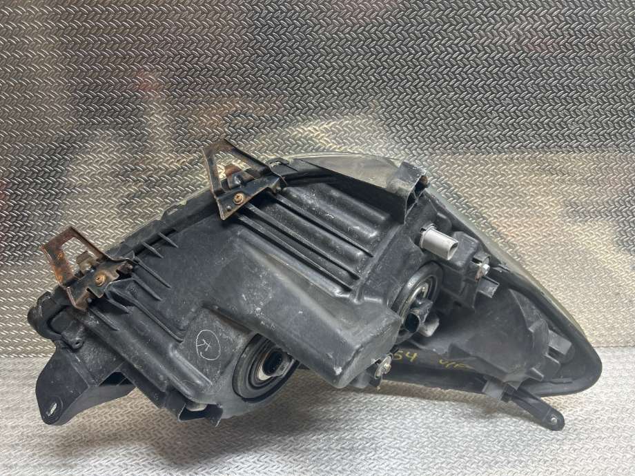 Frontlykt venstre halogen til Toyota Verso 2004-2009 (Type II) (TOYOTA|811700F060|)