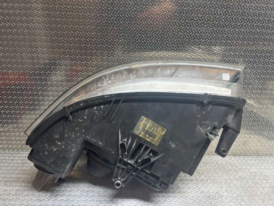 Frontlykt høyre halogen til VW Passat 2001-2005 (B5,3BG) (B5,3BG) (VOLKSWAGEN|3B0941016AN|3B0 941 016 AN)