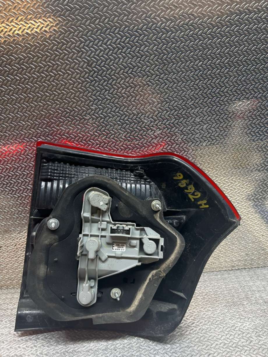 Baklykt høyre til Toyota Corolla 2002-2007  (TOYOTA||8155002301)