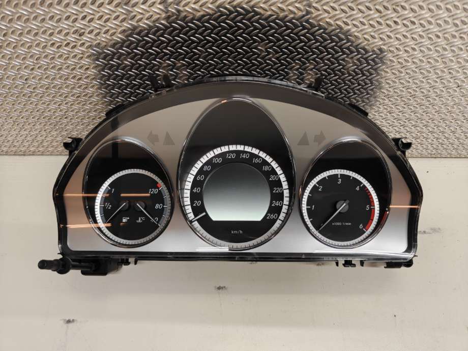 Instrumentpanel til Mercedes C-Klasse 2007-2011 (Fase 1) (W204) (W204) (MERCEDES|A 204 540 77 48||A2049005202ZGS001Q03)