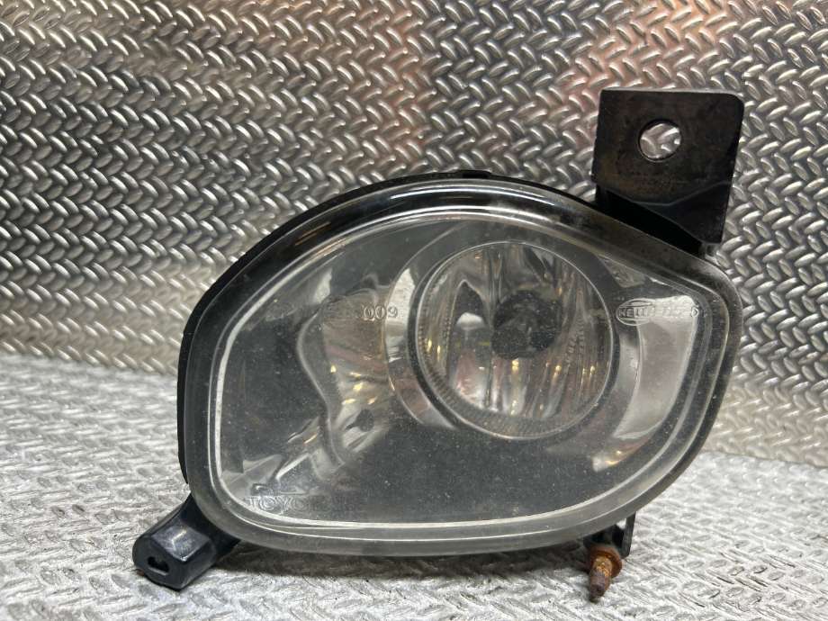 Tåkelykt venstre foran til Toyota Avensis, 2003-2008 (Type II) (TOYOTA|8122005060)