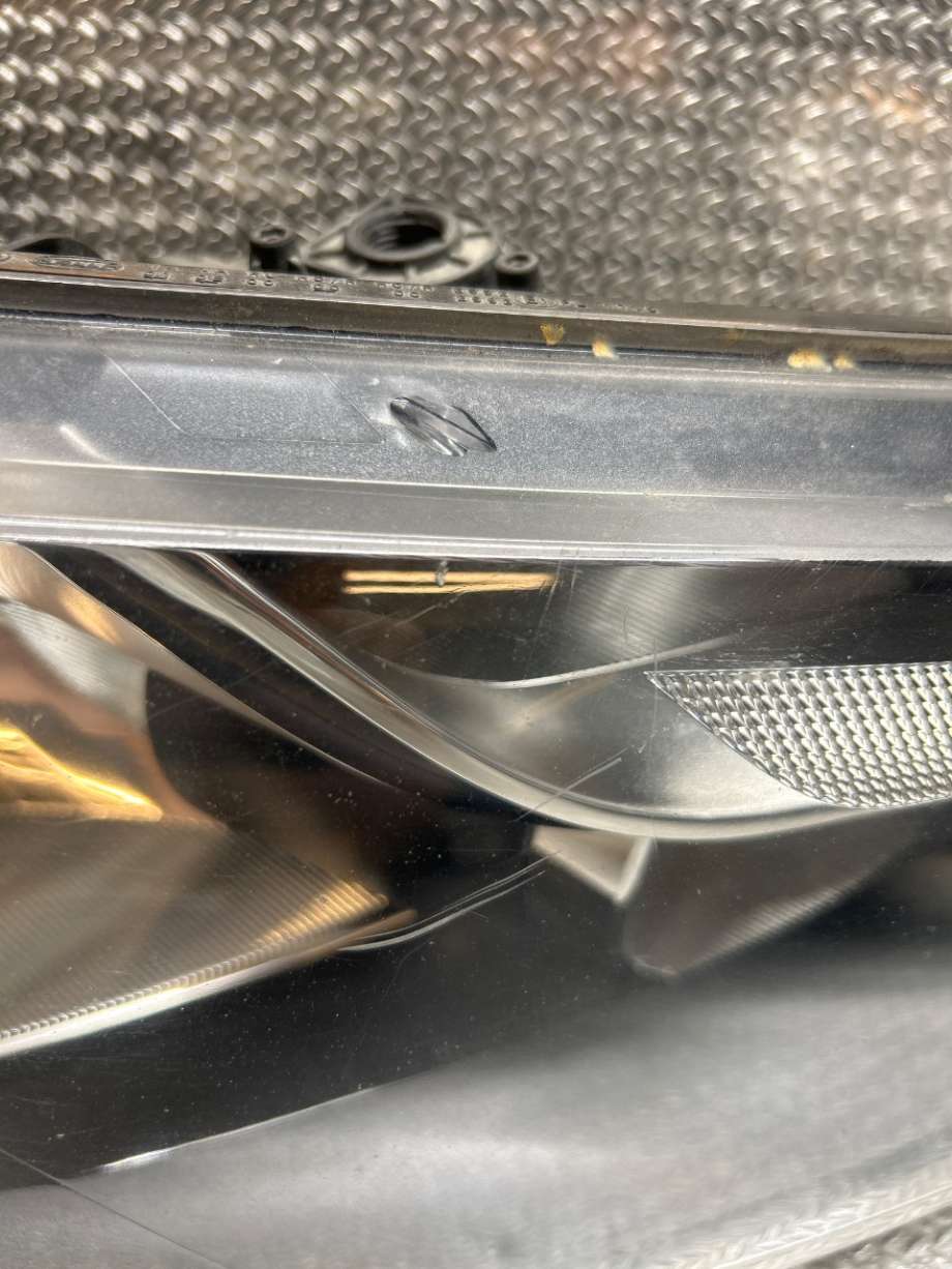 Frontlykt høyre halogen til VW Caddy 2010-2015 (Type III, Fase 2)  (Caddy Kastenwagen4MotionCA|2K5941006A|1EL01055102)