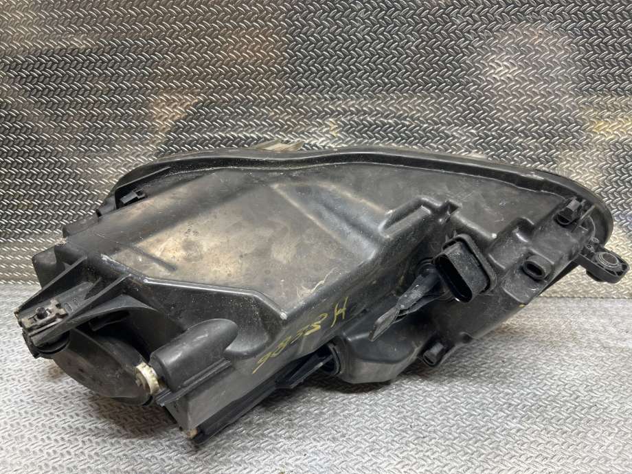 Frontlykt høyre halogen til VW Caddy 2010-2015 (Type III, Fase 2)  (Caddy Kastenwagen4MotionCA|2K5941006A|1EL01055102)