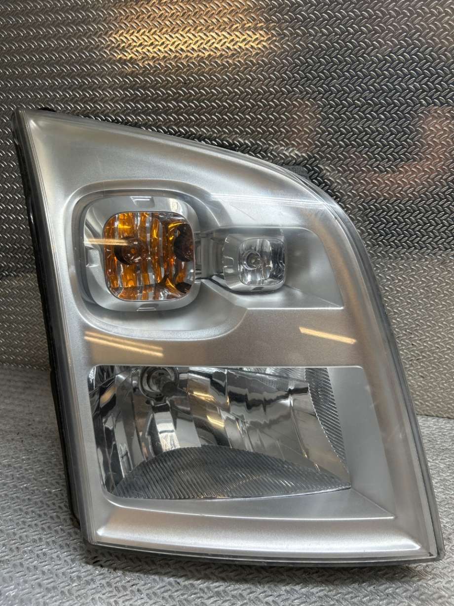 Frontlykt høyre halogen til Ford Transit 2006-2013 (FORD|1714642|6C11-13W029-DG|6C1113W029DG)
