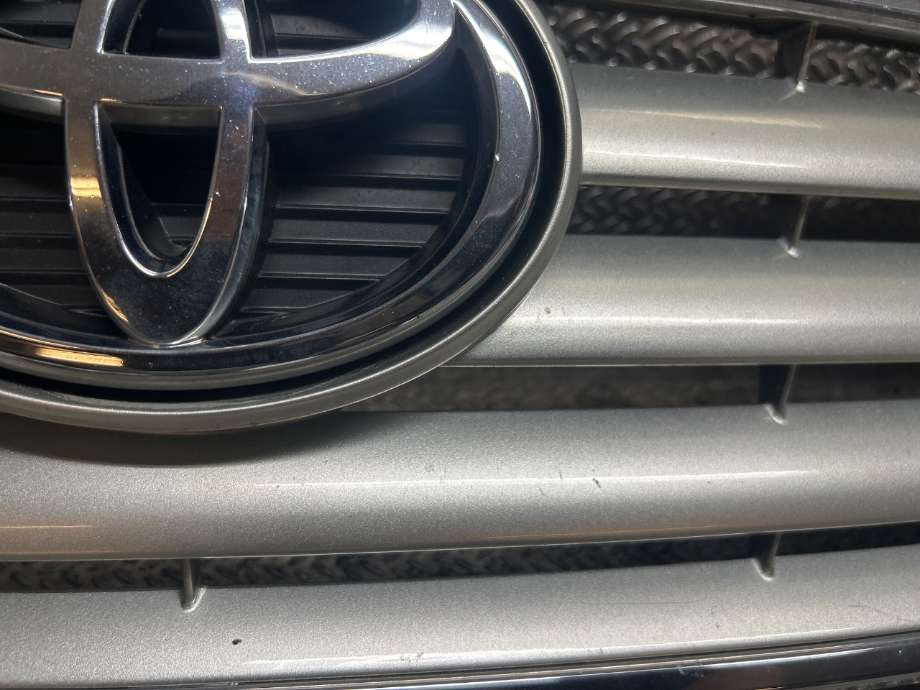 Grill til Toyota Avensis 2003-2008 (Type II)  (TOYOTA|5310005060C0|)