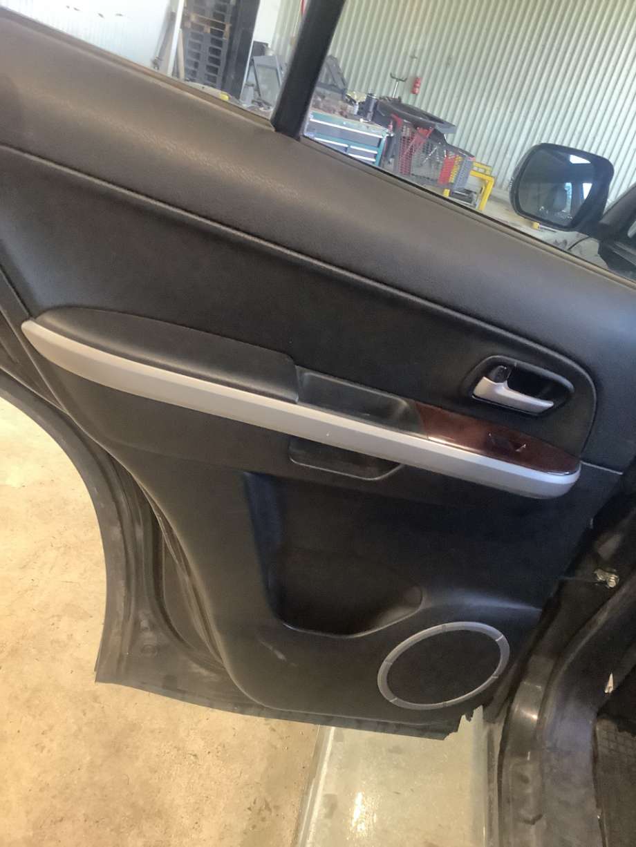 Dør venstre bak til Suzuki Grand Vitara 2005-2015 (Type III)  (SUZUKI|)