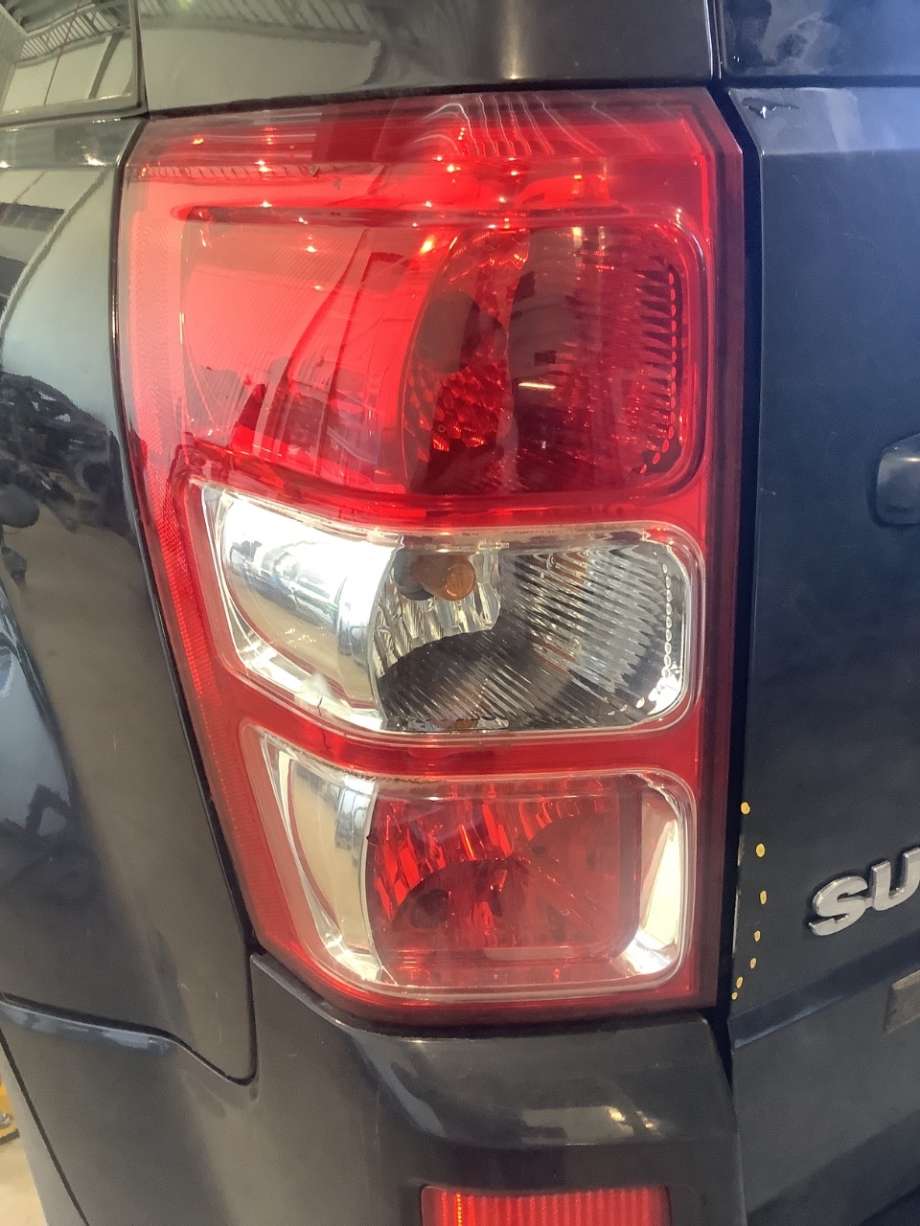 Baklykt venstre til Suzuki Grand Vitara 2005-2015 (Type III) (SUZUKI|)