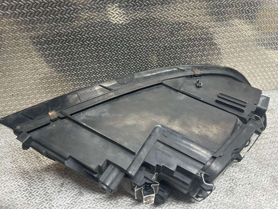 Frontlykt venstre halogen til Volvo V50 2004-2007 (Fase 1) (VOLVO|31335221|0301198203|30698885)