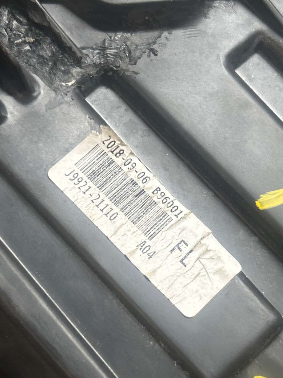 Frontlykt venstre halogen til Hyundai Kona 2017-2021 (Type I, Fase 1) (HYUNDAI|92101J9100|J992121110)