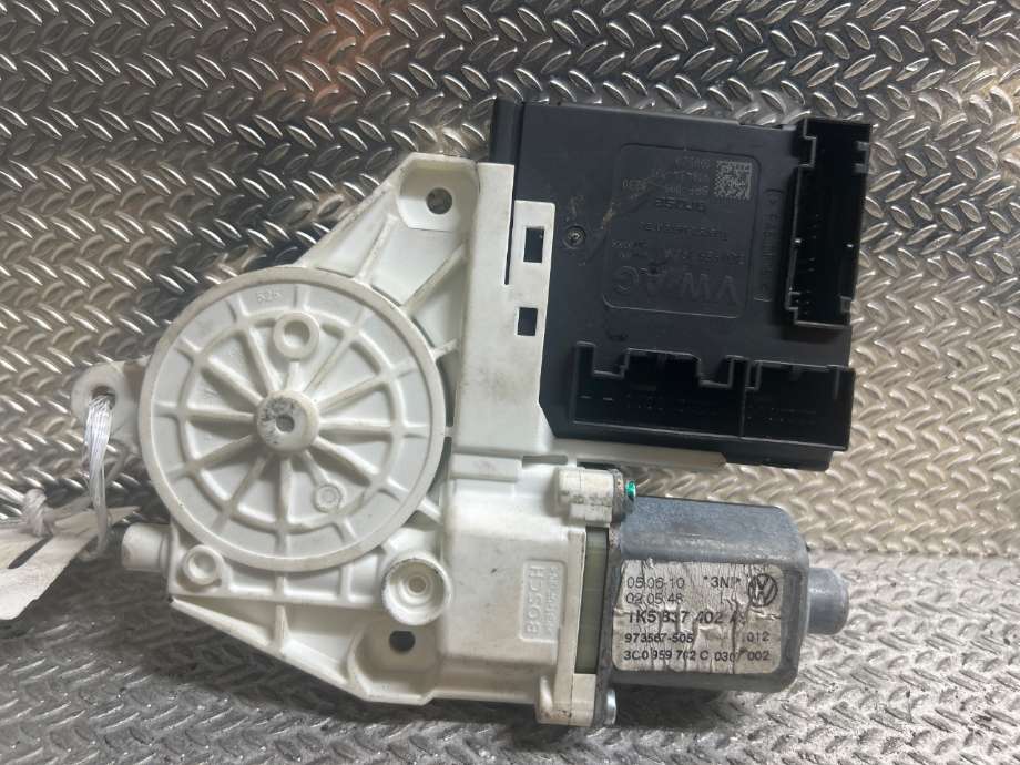 Ruteheis høyre til VW Golf VI 2008-2012  (VOLKSWAGEN|561959702C|0130822229|1K5837402AS)