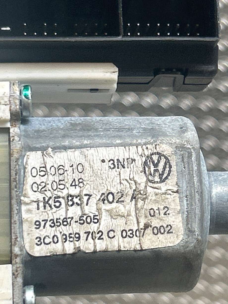 Ruteheis høyre til VW Golf VI 2008-2012  (VOLKSWAGEN|561959702C|0130822229|1K5837402AS)