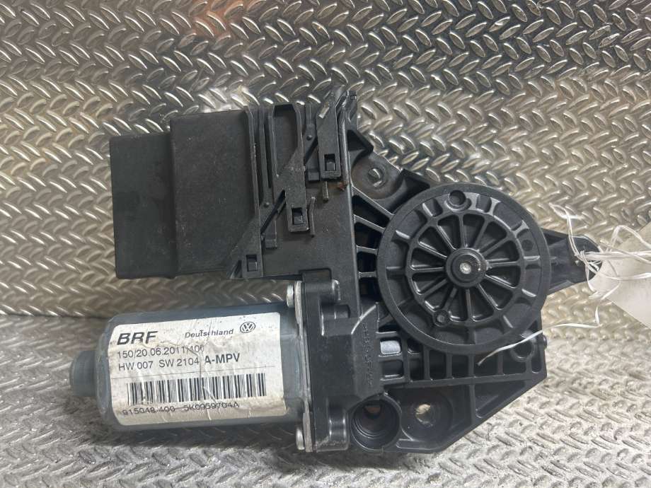 Ruteheis høyre til VW Touran 2010-2015 (Type I, Fase 3)  (VOLKSWAGEN|5K0959704A|0130821566|)