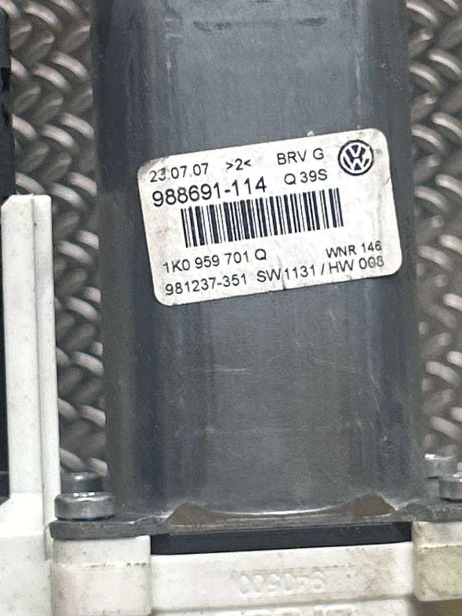 Ruteheis venstre til VW Passat 2005-2010 (B6) (B6) (VOLKSWAGEN|1K0959701AE|988691-114|1K0959701Q)
