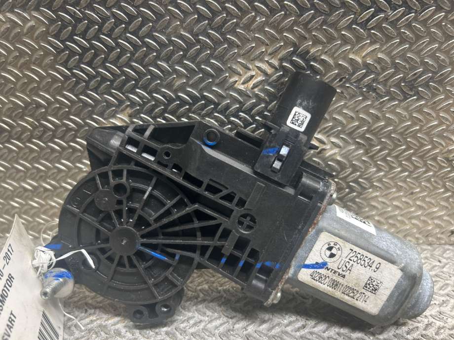 Ruteheis høyre til BMW X3 2010-2017 (F25) (F25) (BMW|51357382135|67 62 7 258 534|)