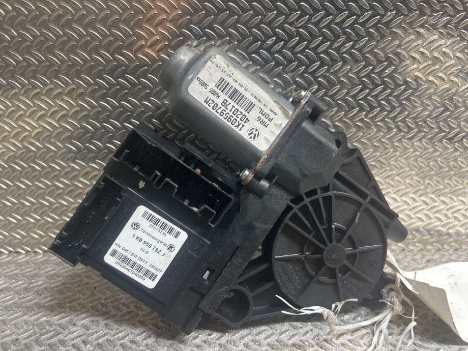 Ruteheis høyre til VW Golf V, Combi 2003-2008  (VOLKSWAGEN|1K0959702N|1K0 959 702 N|1K0959702M)