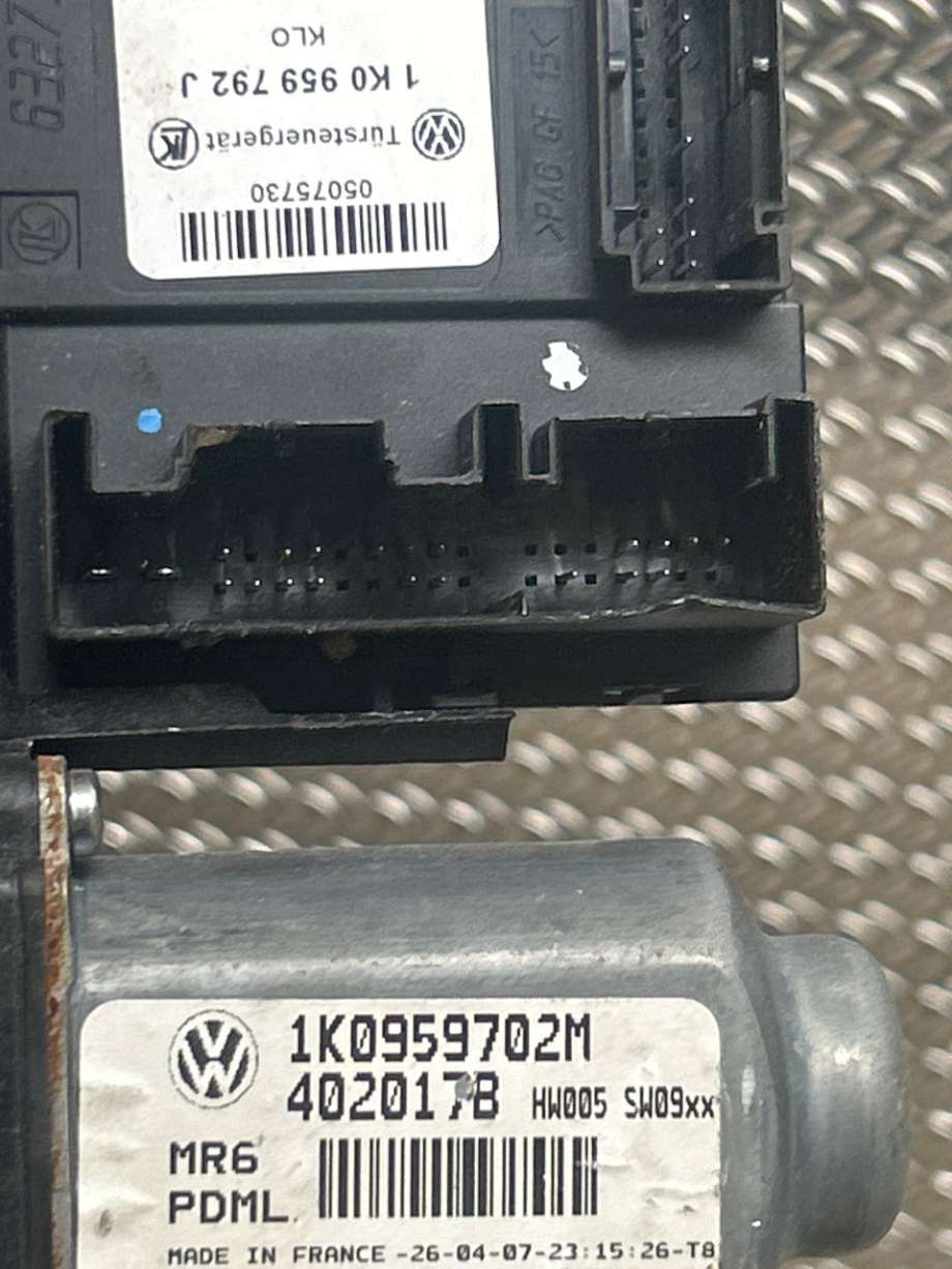 Ruteheis høyre til VW Golf V, Combi 2003-2008  (VOLKSWAGEN|1K0959702N|1K0 959 702 N|1K0959702M)