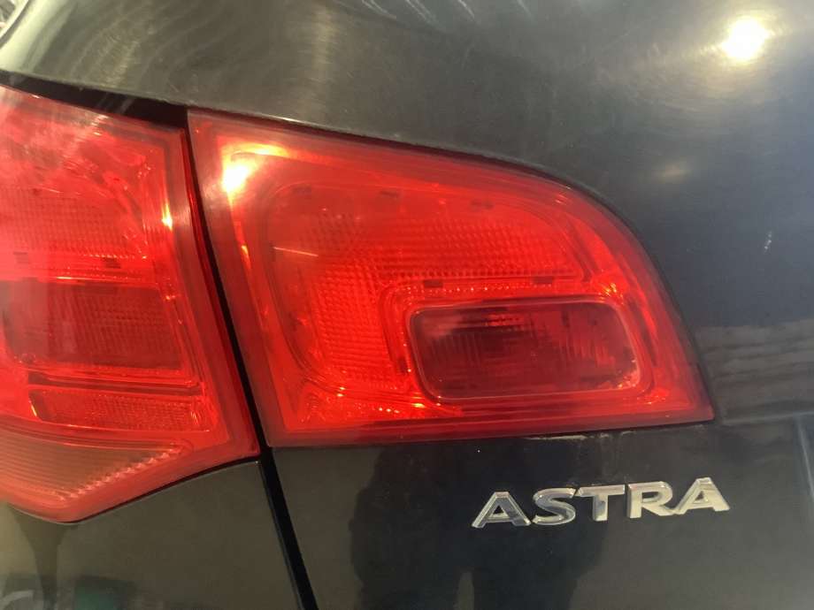 Baklykt venstre indre til Opel Astra J, 2010-2015  (OPEL|)
