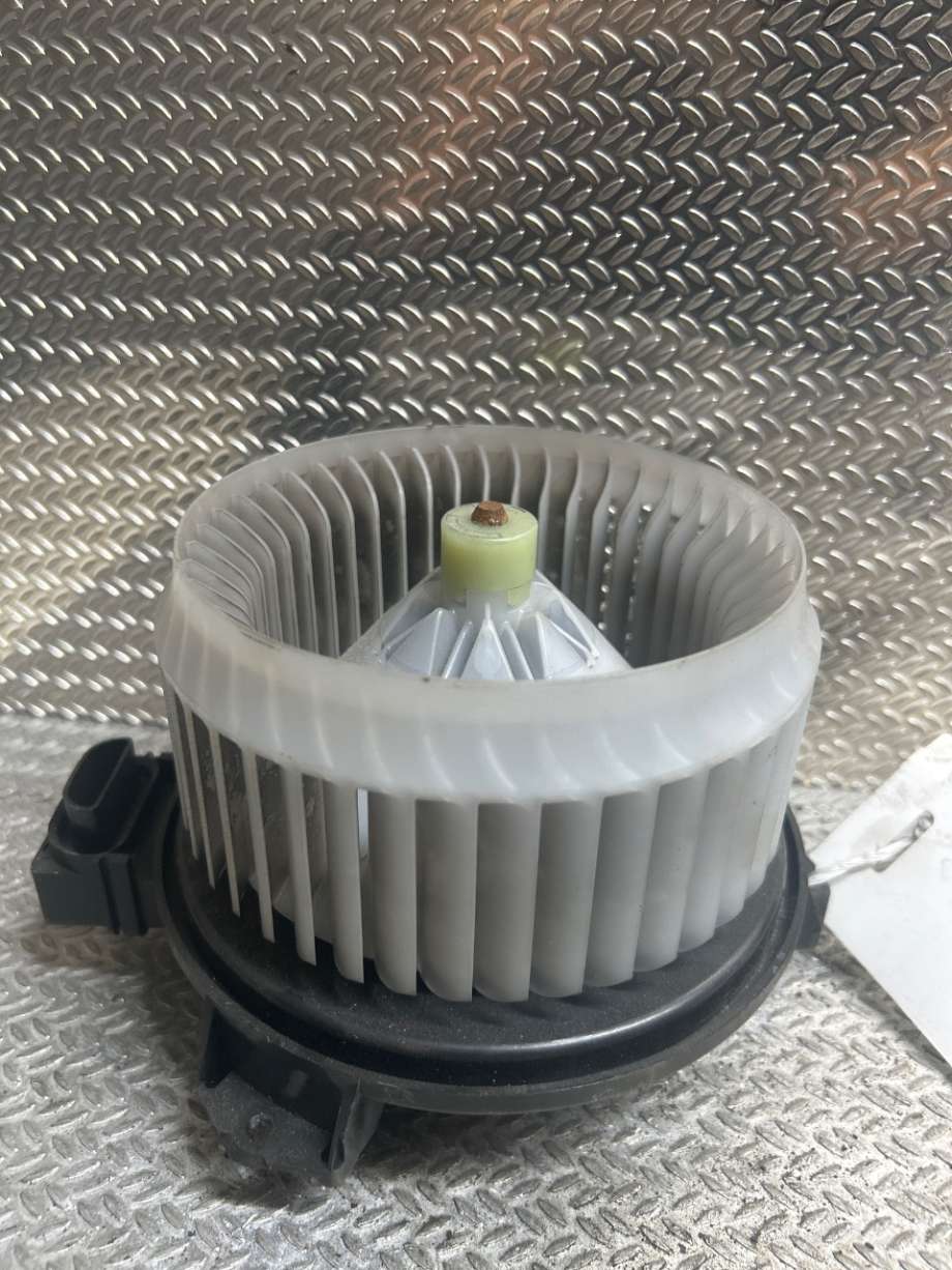 Varmeapparat motor til Toyota Urban Cruiser 2009-2014  (TOYOTA|8710352141|)