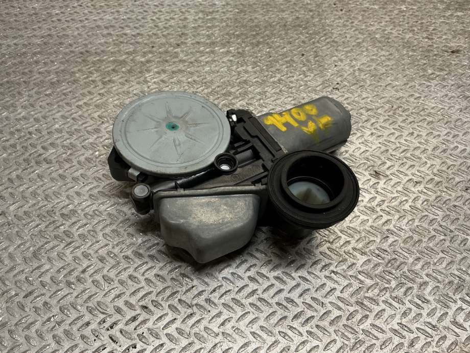Ruteheis venstre foran til Toyota RAV4, 2013-2015 (Type IV, Fase 1)  (TOYOTA|8572042110)