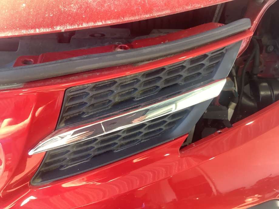 Grill venstre til Toyota RAV4, 2013-2015 (Type IV, Fase 1)  (TOYOTA|)
