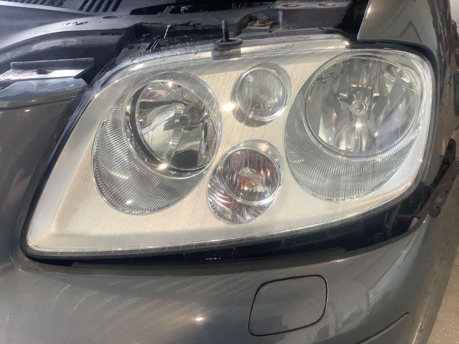 Frontlykt venstre halogen til VW Touran, 2003-2006 (Type I, Fase 1)  (VOLKSWAGEN|1T0 941 005 R)