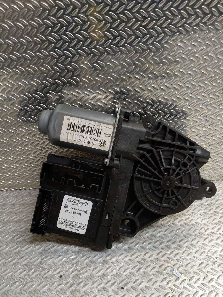 Ruteheis venstre til VW Caddy, 2010-2015 (Type III, Fase 2)  (VOLKSWAGEN|1T0959701AF)