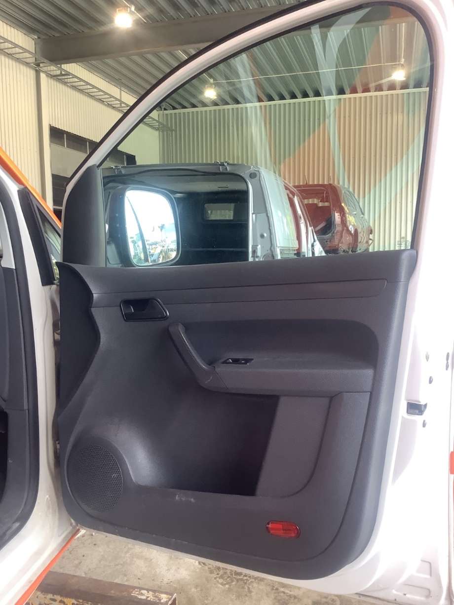 Dør høyre foran til VW Caddy, 2010-2015 (Type III, Fase 2)  (VOLKSWAGEN|)