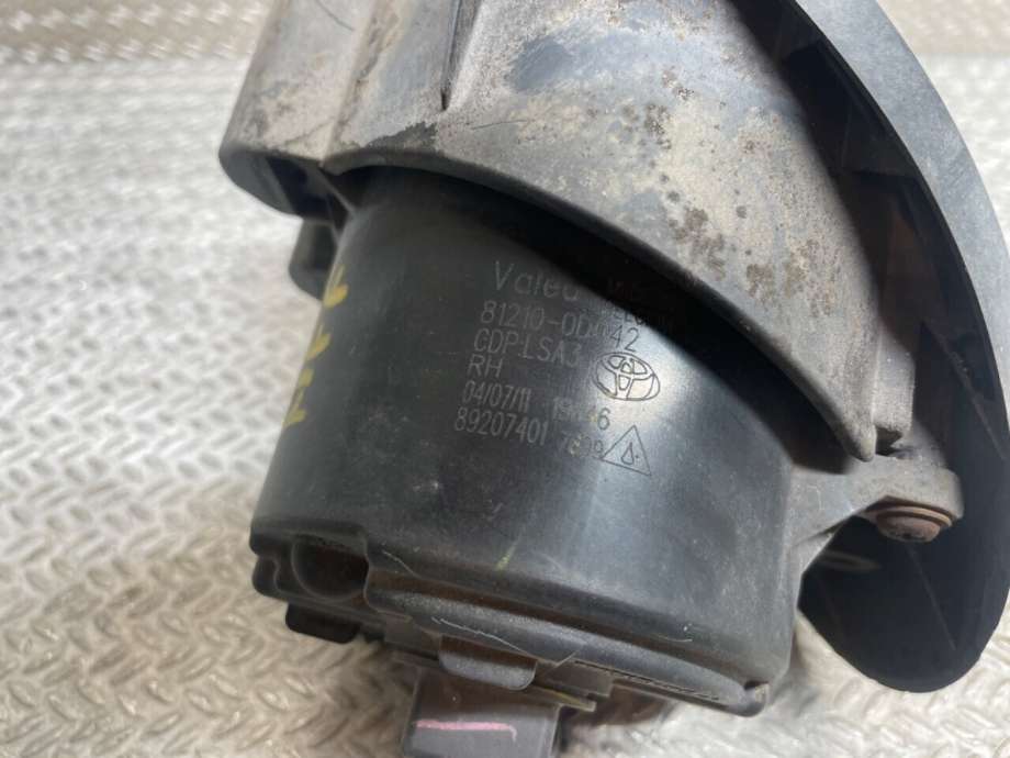 Tåkelykt høyre foran til Toyota Avensis 2009-2015 (Type III, Fase 1)  (TOYOTA|812200D042)