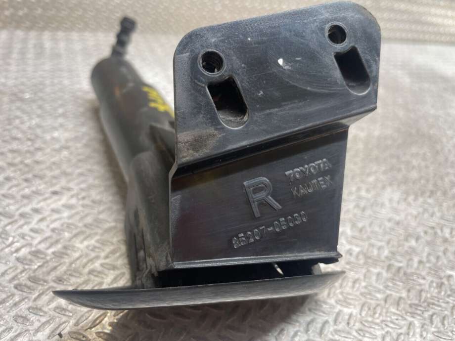 Lyktespylerdyse til Toyota Avensis 2009-2015 (Type III, Fase 1)  (TOYOTA|8520705030)