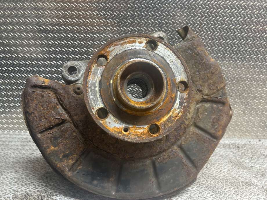 Hjulspindel høyre foran til VW Passat 2005-2010 (B6) (B6) (3C0407254F|)