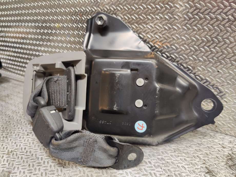 Sikkerhetsbelte bak midtre til Toyota RAV4 2006-2009 (Type III, Fase 1)  (TOYOTA|7332042041B1|7332042040B1|)