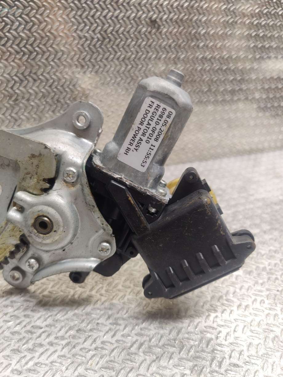 Ruteheis høyre til Toyota Verso 2004-2009 (Type II)  (TOYOTA|698100F010|)
