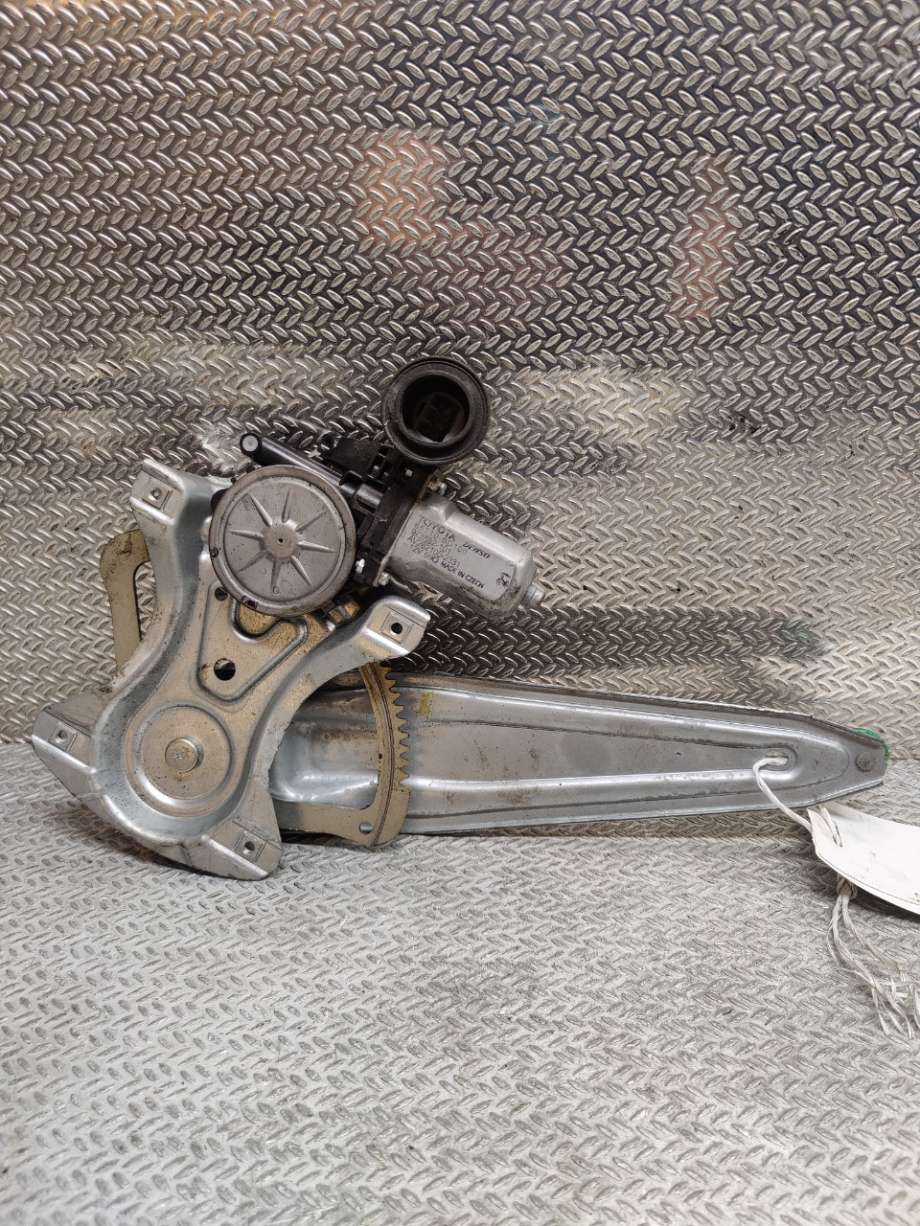 Ruteheis til Toyota Yaris 2012-2014 (Type III, Fase 1)  (TOYOTA|698400D220|)