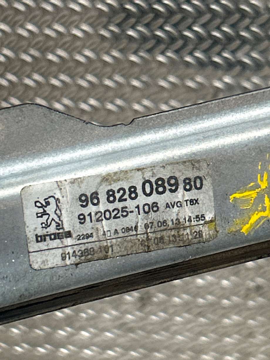 Ruteheis til Peugeot 5008 2010-2017 (Type I)  (PEUGEOT|9221 FF|912025106|9682808980)