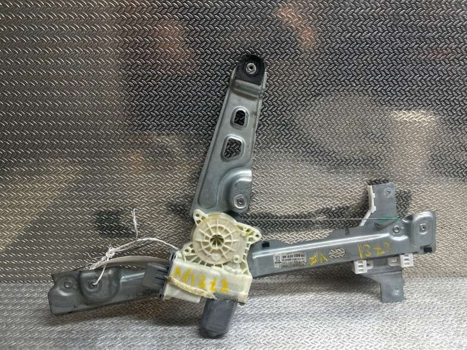 Ruteheis til Peugeot 5008 2010-2017 (Type I)  (PEUGEOT|9221 FF|912025106|9682808980)