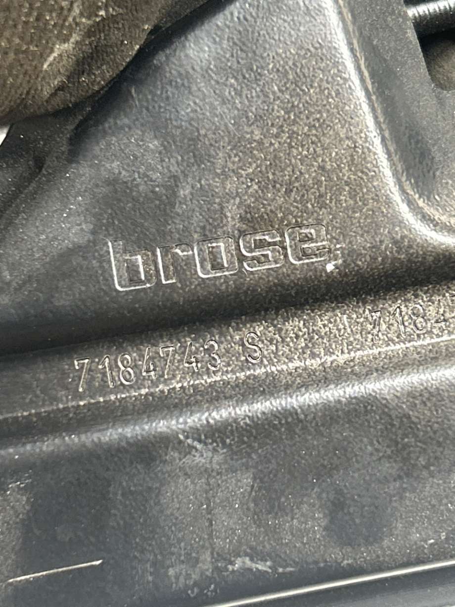 Ruteheis til BMW 5-Serie 2003-2010 (E60/E61) (E60/E61) (BMW|51357184745|977976|7184745E)